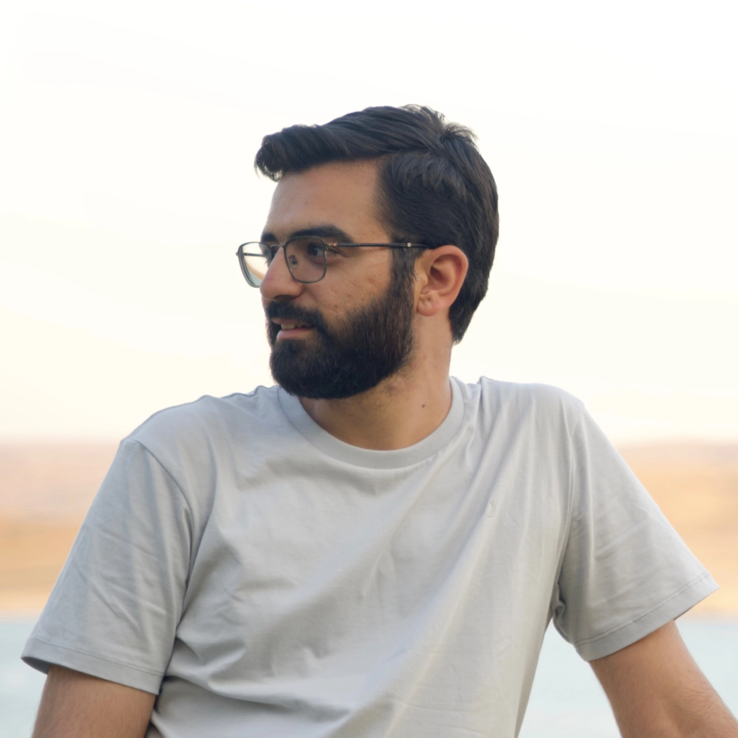 تصویر مجتبی نصر، گرافیک دیزاینر و مدیر هنری در خانه خلاق نبراس